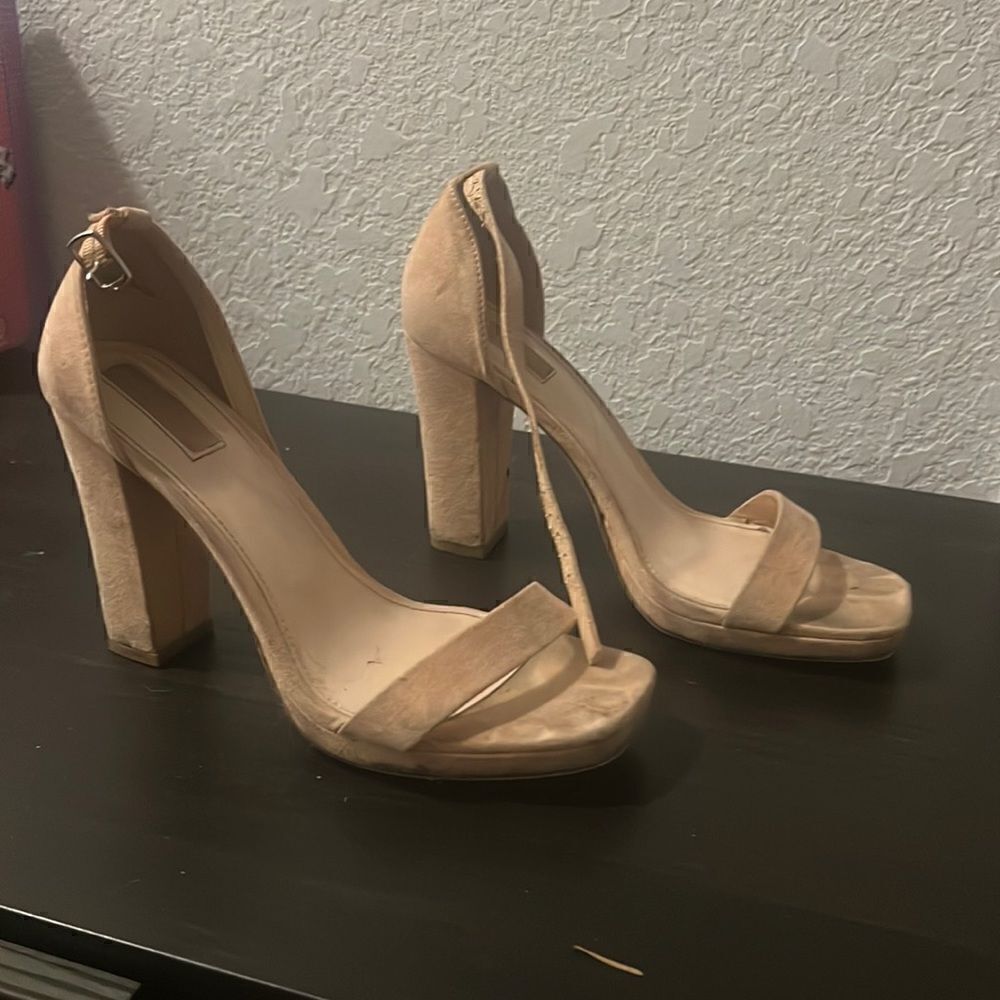 Light Pink / Peach Suede Heels - Super Comfortable - Size 8- Could Use A Clean